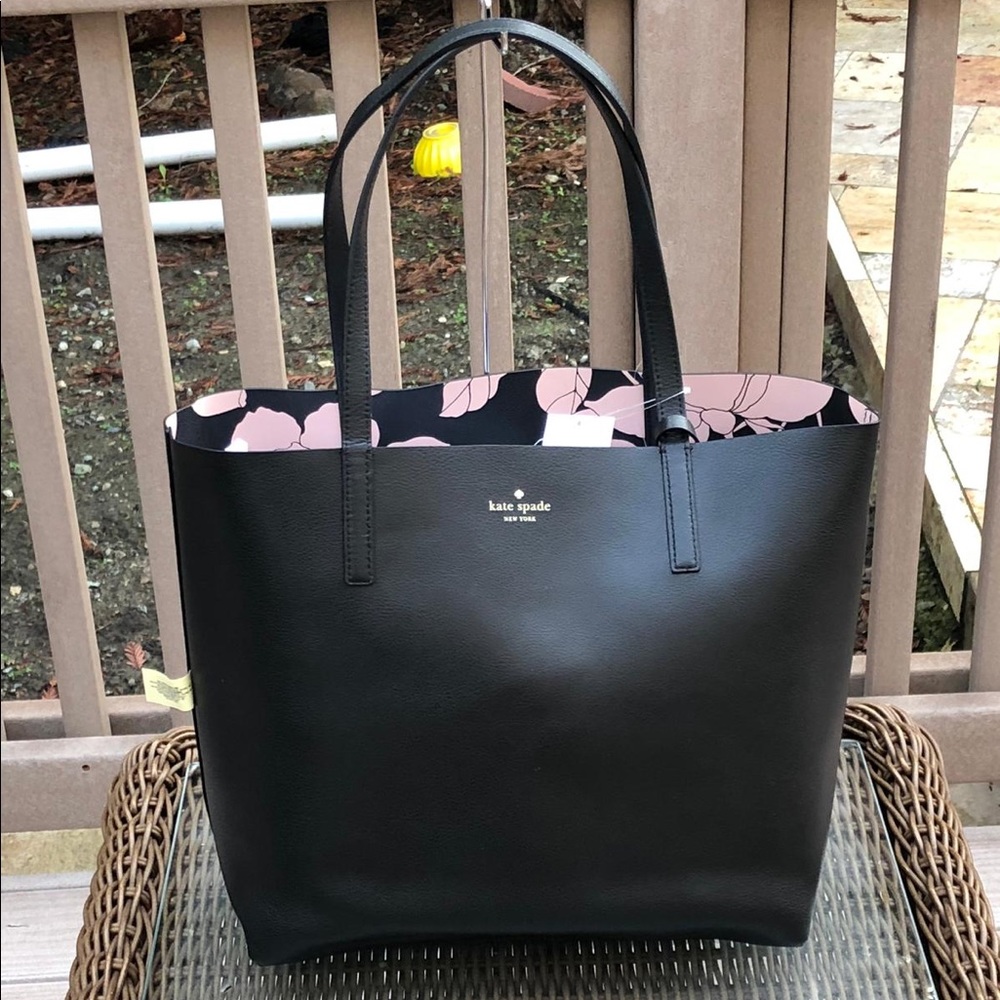 Kate spade reversible tote bag with wristlet set